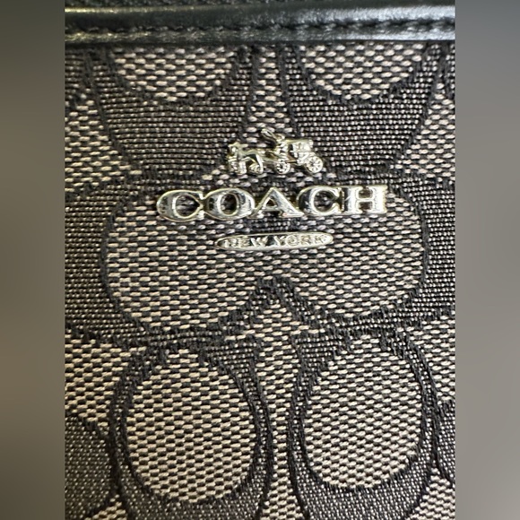 EUC COACH DOUBLE ZIP CANVAS WRISTLET IN BLACK AND GRAY - Picture 11 of 11